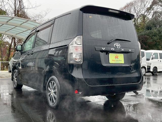 ヴォクシー Ｘ　Ｌエディション　両側パワースライドドア　社外ナビ　フルセグ　バックモニター　キーレス　ＥＴＣ（4枚目）