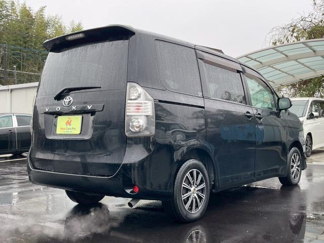 ヴォクシー Ｘ　Ｌエディション　両側パワースライドドア　社外ナビ　フルセグ　バックモニター　キーレス　ＥＴＣ（5枚目）