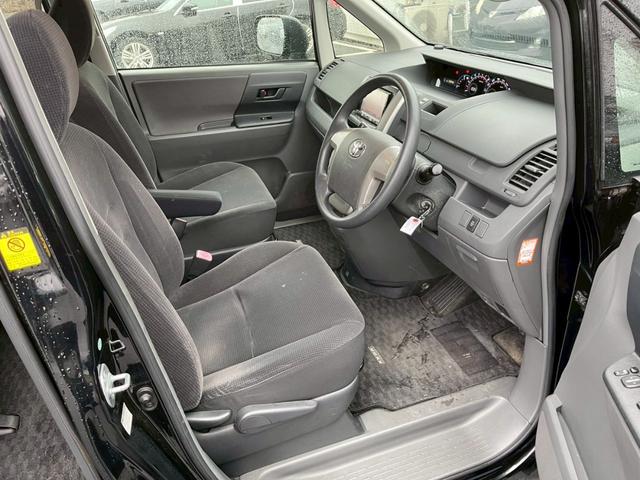 ヴォクシー Ｘ　Ｌエディション　両側パワースライドドア　社外ナビ　フルセグ　バックモニター　キーレス　ＥＴＣ（10枚目）