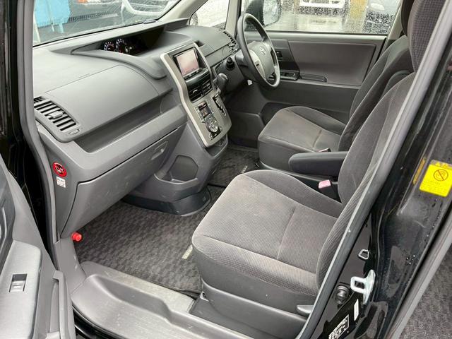 ヴォクシー Ｘ　Ｌエディション　両側パワースライドドア　社外ナビ　フルセグ　バックモニター　キーレス　ＥＴＣ（12枚目）