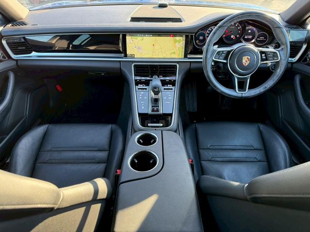 パナメーラ ベースグレード メーカーナビ 全周囲モニター ブラックレザーシート シートヒーター ディーラー記録簿10枚(9枚目)