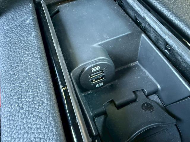 パナメーラ ベースグレード メーカーナビ 全周囲モニター ブラックレザーシート シートヒーター ディーラー記録簿10枚(27枚目)