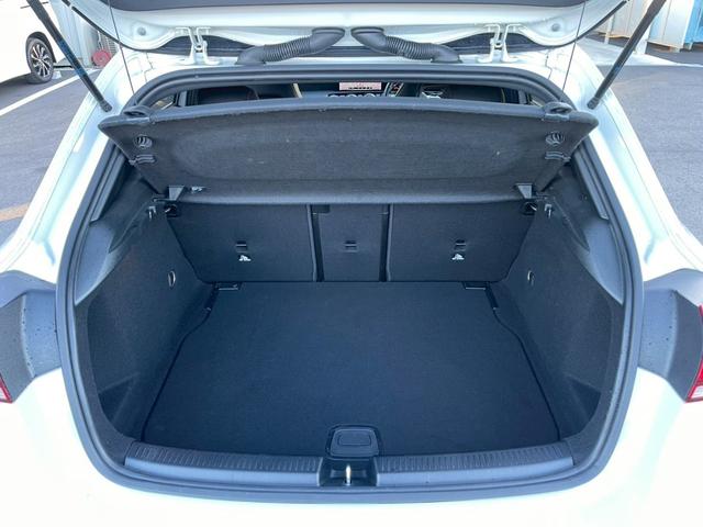 Ａクラス Ａ１８０　ＡＭＧライン　メーカーナビ　フルセグ　バックモニター　メモリー付パワーシート　シートヒーター　ＬＥＤヘッドライト　追従クルーズコントロール　スマートキー　プッシュスタート　ワンオーナー（12枚目）