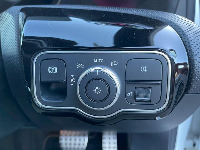 Ａクラス Ａ１８０　ＡＭＧライン　メーカーナビ　フルセグ　バックモニター　メモリー付パワーシート　シートヒーター　ＬＥＤヘッドライト　追従クルーズコントロール　スマートキー　プッシュスタート　ワンオーナー（21枚目）