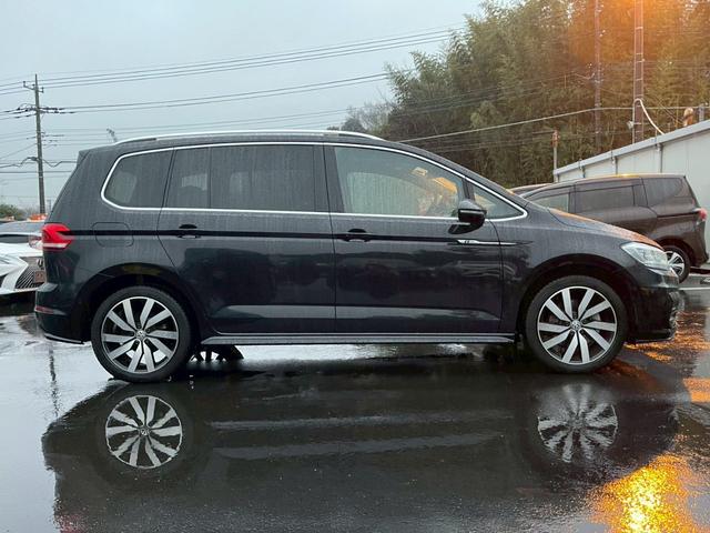 ゴルフトゥーラン ＴＳＩ　Ｒライン　メーカーナビ　フルセグ　バックモニター　追従クルーズコントロール　パークディスタンス　ドライビングプロファイル　パワーバックドア　ＬＥＤヘッドライト　シートヒーター　スマートキー　ワンオーナー（8枚目）