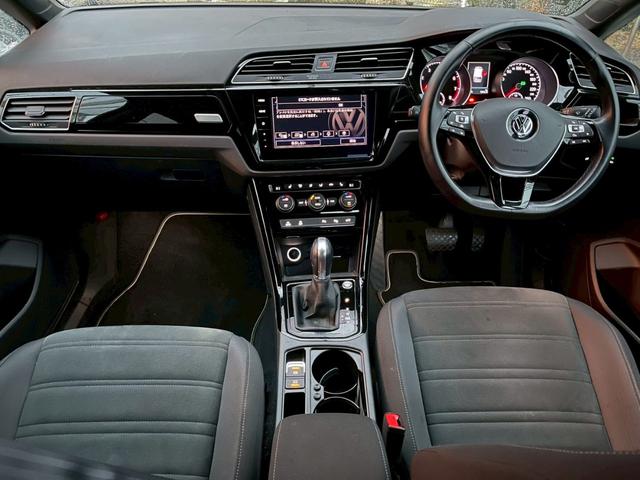 ゴルフトゥーラン ＴＳＩ　Ｒライン　メーカーナビ　フルセグ　バックモニター　追従クルーズコントロール　パークディスタンス　ドライビングプロファイル　パワーバックドア　ＬＥＤヘッドライト　シートヒーター　スマートキー　ワンオーナー（9枚目）