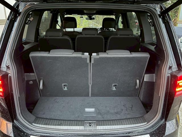 ゴルフトゥーラン ＴＳＩ　Ｒライン　メーカーナビ　フルセグ　バックモニター　追従クルーズコントロール　パークディスタンス　ドライビングプロファイル　パワーバックドア　ＬＥＤヘッドライト　シートヒーター　スマートキー　ワンオーナー（14枚目）