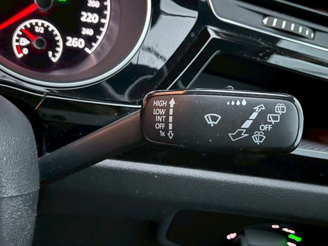 ゴルフトゥーラン ＴＳＩ　Ｒライン　メーカーナビ　フルセグ　バックモニター　追従クルーズコントロール　パークディスタンス　ドライビングプロファイル　パワーバックドア　ＬＥＤヘッドライト　シートヒーター　スマートキー　ワンオーナー（29枚目）