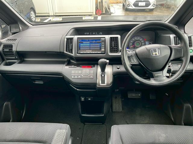 ステップワゴンスパーダ Ｓ　パワースライドドア　メーカーナビ　バックモニター　ＨＩＤヘッドライト　キーレス　ＥＴＣ（9枚目）