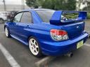 インプレッサ ＷＲＸ　大型リアスポイラー　ＲＡＹＳ１７インチアルミ　ＢＥＩＴＺ車高調　社外マフラー　ＭＯＭＯステアリング　カロッツェリアナビ　ＥＴＣ　Ｂｌｕｅｔｏｏｔｈ機能あり　オートエアコン　取説　記録簿　スバルブルー（4枚目）