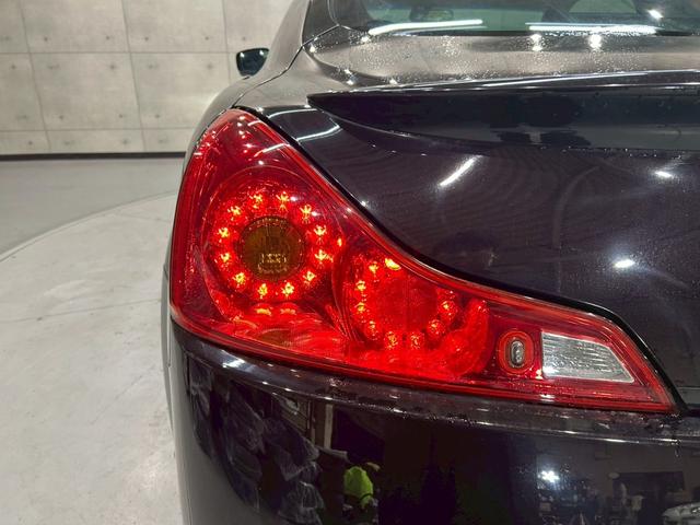 スカイライン 370GT タイプSP 55thリミテッド 6速MT サンルーフ 55th限定色 純正ナビ フルセグTV Bluetooth バックカメラ 純正19インチAW HIDライト リアスポイラー 専用革シート パワーシート クリアランスソナー ETC(15枚目)