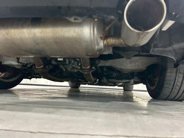 スカイライン 370GT タイプSP 55thリミテッド 6速MT サンルーフ 55th限定色 純正ナビ フルセグTV Bluetooth バックカメラ 純正19インチAW HIDライト リアスポイラー 専用革シート パワーシート クリアランスソナー ETC(21枚目)