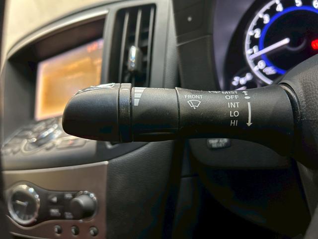 スカイライン 370GT タイプSP 55thリミテッド 6速MT サンルーフ 55th限定色 純正ナビ フルセグTV Bluetooth バックカメラ 純正19インチAW HIDライト リアスポイラー 専用革シート パワーシート クリアランスソナー ETC(28枚目)