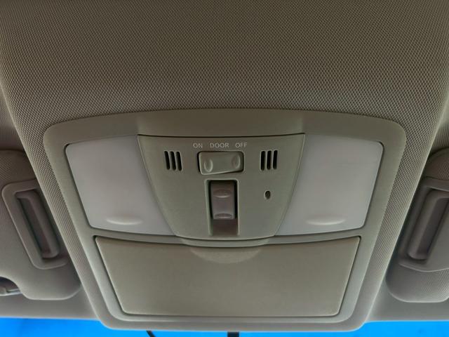 スカイライン 370GT タイプSP 55thリミテッド 6速MT サンルーフ 55th限定色 純正ナビ フルセグTV Bluetooth バックカメラ 純正19インチAW HIDライト リアスポイラー 専用革シート パワーシート クリアランスソナー ETC(36枚目)