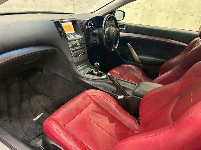 スカイライン 370GT タイプSP 55thリミテッド 6速MT サンルーフ 55th限定色 純正ナビ フルセグTV Bluetooth バックカメラ 純正19インチAW HIDライト リアスポイラー 専用革シート パワーシート クリアランスソナー ETC(47枚目)