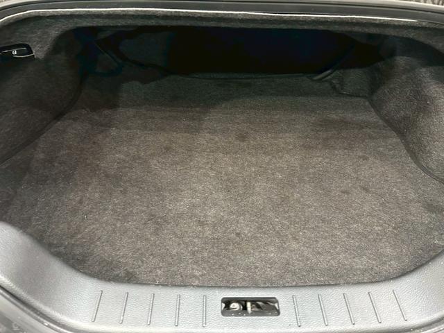 スカイライン 370GT タイプSP 55thリミテッド 6速MT サンルーフ 55th限定色 純正ナビ フルセグTV Bluetooth バックカメラ 純正19インチAW HIDライト リアスポイラー 専用革シート パワーシート クリアランスソナー ETC(53枚目)