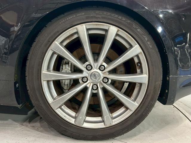 スカイライン 370GT タイプSP 55thリミテッド 6速MT サンルーフ 55th限定色 純正ナビ フルセグTV Bluetooth バックカメラ 純正19インチAW HIDライト リアスポイラー 専用革シート パワーシート クリアランスソナー ETC(55枚目)