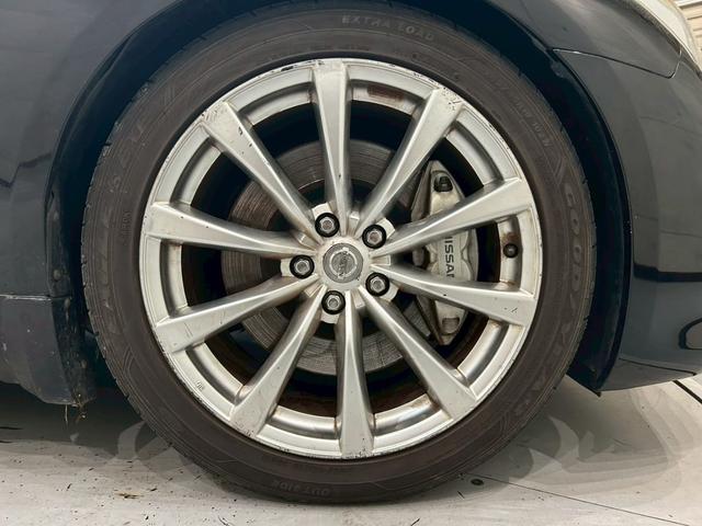 スカイライン 370GT タイプSP 55thリミテッド 6速MT サンルーフ 55th限定色 純正ナビ フルセグTV Bluetooth バックカメラ 純正19インチAW HIDライト リアスポイラー 専用革シート パワーシート クリアランスソナー ETC(57枚目)