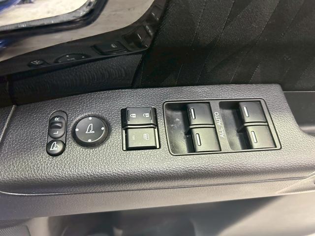 オデッセイ アブソルート・ホンダセンシング　７人乗り　両側パワスラ　純正ナビ　フルセグＴＶ　Ｂｌｕｅｔｏｏｔｈ　アラウンドビューモニター　フリップダウンモニター　黒ハーフレザーシート　パワーシート　ＬＥＤライト　ワンオーナー　スペアキー　ＥＴＣ（36枚目）