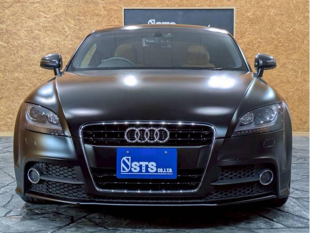 ＴＴクーペ １．８ＴＦＳＩ　Ｓラインパッケージ　マットブラック　リアウィング・ドアミラー・カーボンラッピング　ブロンズ塗装１８インチＡＷ　純正ナビ　フルセグＴＶ　ＢＴ接続　リアカメラ　革シート　デジタルインナーミラー　ドラレコ　シートカバー　ＥＴＣ（7枚目）