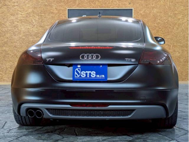 ＴＴクーペ １．８ＴＦＳＩ　Ｓラインパッケージ　マットブラック　リアウィング・ドアミラー・カーボンラッピング　ブロンズ塗装１８インチＡＷ　純正ナビ　フルセグＴＶ　ＢＴ接続　リアカメラ　革シート　デジタルインナーミラー　ドラレコ　シートカバー　ＥＴＣ（15枚目）