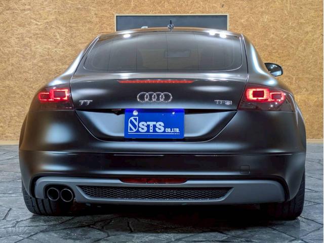 ＴＴクーペ １．８ＴＦＳＩ　Ｓラインパッケージ　マットブラック　リアウィング・ドアミラー・カーボンラッピング　ブロンズ塗装１８インチＡＷ　純正ナビ　フルセグＴＶ　ＢＴ接続　リアカメラ　革シート　デジタルインナーミラー　ドラレコ　シートカバー　ＥＴＣ（16枚目）