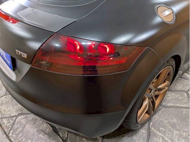 ＴＴクーペ １．８ＴＦＳＩ　Ｓラインパッケージ　マットブラック　リアウィング・ドアミラー・カーボンラッピング　ブロンズ塗装１８インチＡＷ　純正ナビ　フルセグＴＶ　ＢＴ接続　リアカメラ　革シート　デジタルインナーミラー　ドラレコ　シートカバー　ＥＴＣ（23枚目）