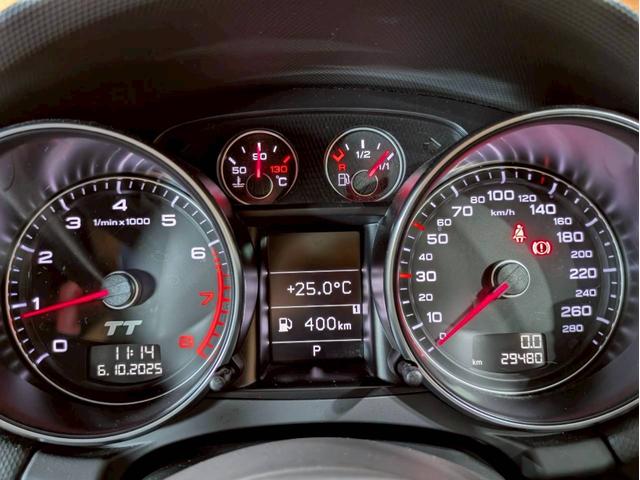 ＴＴクーペ １．８ＴＦＳＩ　Ｓラインパッケージ　マットブラック　リアウィング・ドアミラー・カーボンラッピング　ブロンズ塗装１８インチＡＷ　純正ナビ　フルセグＴＶ　ＢＴ接続　リアカメラ　革シート　デジタルインナーミラー　ドラレコ　シートカバー　ＥＴＣ（28枚目）
