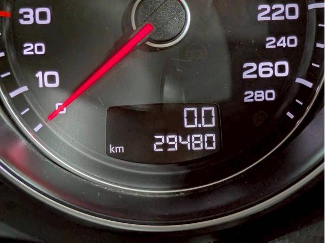 ＴＴクーペ １．８ＴＦＳＩ　Ｓラインパッケージ　マットブラック　リアウィング・ドアミラー・カーボンラッピング　ブロンズ塗装１８インチＡＷ　純正ナビ　フルセグＴＶ　ＢＴ接続　リアカメラ　革シート　デジタルインナーミラー　ドラレコ　シートカバー　ＥＴＣ（29枚目）