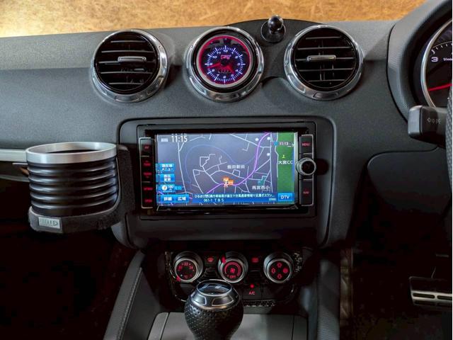 ＴＴクーペ １．８ＴＦＳＩ　Ｓラインパッケージ　マットブラック　リアウィング・ドアミラー・カーボンラッピング　ブロンズ塗装１８インチＡＷ　純正ナビ　フルセグＴＶ　ＢＴ接続　リアカメラ　革シート　デジタルインナーミラー　ドラレコ　シートカバー　ＥＴＣ（39枚目）