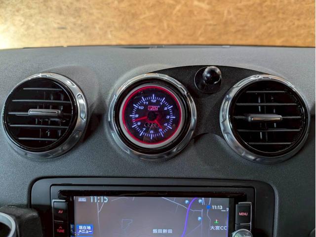 ＴＴクーペ １．８ＴＦＳＩ　Ｓラインパッケージ　マットブラック　リアウィング・ドアミラー・カーボンラッピング　ブロンズ塗装１８インチＡＷ　純正ナビ　フルセグＴＶ　ＢＴ接続　リアカメラ　革シート　デジタルインナーミラー　ドラレコ　シートカバー　ＥＴＣ（40枚目）