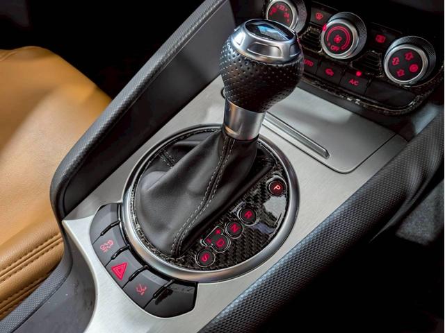 ＴＴクーペ １．８ＴＦＳＩ　Ｓラインパッケージ　マットブラック　リアウィング・ドアミラー・カーボンラッピング　ブロンズ塗装１８インチＡＷ　純正ナビ　フルセグＴＶ　ＢＴ接続　リアカメラ　革シート　デジタルインナーミラー　ドラレコ　シートカバー　ＥＴＣ（44枚目）