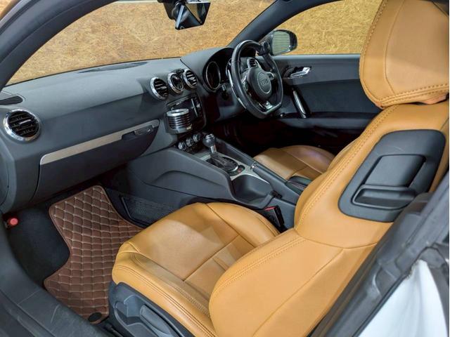 ＴＴクーペ １．８ＴＦＳＩ　Ｓラインパッケージ　マットブラック　リアウィング・ドアミラー・カーボンラッピング　ブロンズ塗装１８インチＡＷ　純正ナビ　フルセグＴＶ　ＢＴ接続　リアカメラ　革シート　デジタルインナーミラー　ドラレコ　シートカバー　ＥＴＣ（57枚目）