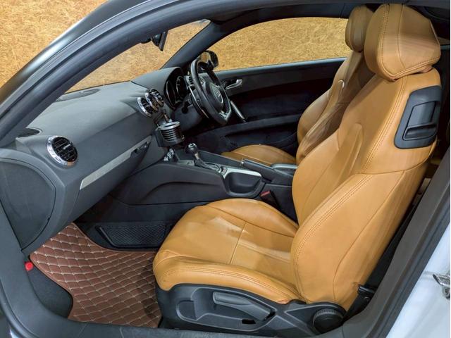 ＴＴクーペ １．８ＴＦＳＩ　Ｓラインパッケージ　マットブラック　リアウィング・ドアミラー・カーボンラッピング　ブロンズ塗装１８インチＡＷ　純正ナビ　フルセグＴＶ　ＢＴ接続　リアカメラ　革シート　デジタルインナーミラー　ドラレコ　シートカバー　ＥＴＣ（58枚目）