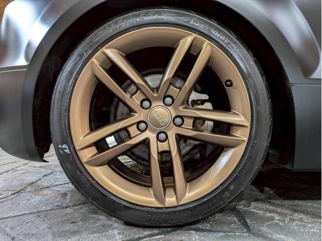ＴＴクーペ １．８ＴＦＳＩ　Ｓラインパッケージ　マットブラック　リアウィング・ドアミラー・カーボンラッピング　ブロンズ塗装１８インチＡＷ　純正ナビ　フルセグＴＶ　ＢＴ接続　リアカメラ　革シート　デジタルインナーミラー　ドラレコ　シートカバー　ＥＴＣ（65枚目）