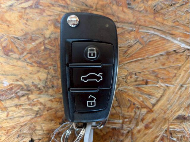 ＴＴクーペ １．８ＴＦＳＩ　Ｓラインパッケージ　マットブラック　リアウィング・ドアミラー・カーボンラッピング　ブロンズ塗装１８インチＡＷ　純正ナビ　フルセグＴＶ　ＢＴ接続　リアカメラ　革シート　デジタルインナーミラー　ドラレコ　シートカバー　ＥＴＣ（69枚目）
