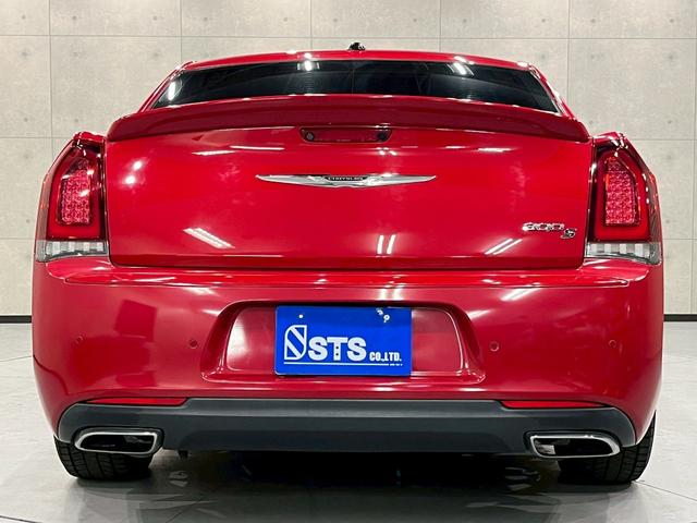 クライスラー・３００ ３００Ｓ　純正ナビ　フルセグＴＶ　Ｂｌｕｅｔｏｏｔｈ　バックカメラ　　フォグ　純正２０インチＡＷ　黒レザーシート　電動シート　シートヒーター　レーダークルーズ　クリアランスソナー　ドラレコ　スマートキー　ＥＴＣ（15枚目）