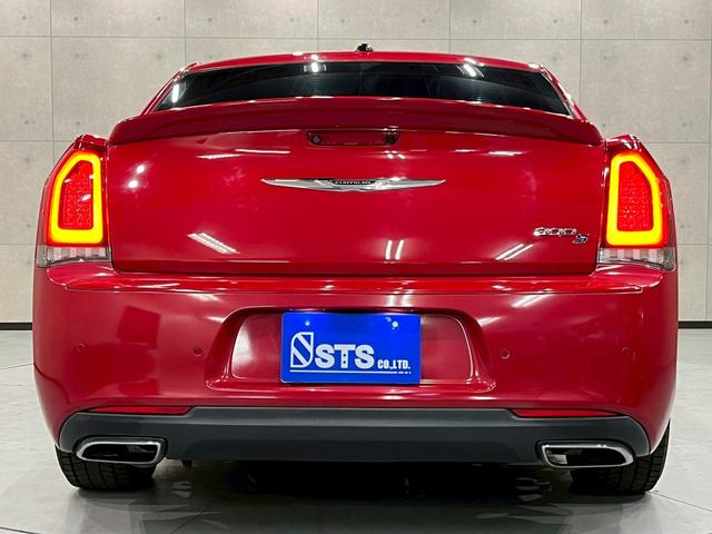 クライスラー・３００ ３００Ｓ　純正ナビ　フルセグＴＶ　Ｂｌｕｅｔｏｏｔｈ　バックカメラ　　フォグ　純正２０インチＡＷ　黒レザーシート　電動シート　シートヒーター　レーダークルーズ　クリアランスソナー　ドラレコ　スマートキー　ＥＴＣ（16枚目）