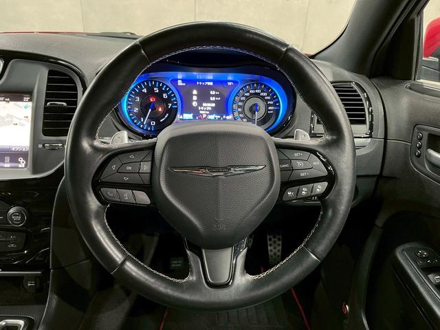 クライスラー・３００ ３００Ｓ　純正ナビ　フルセグＴＶ　Ｂｌｕｅｔｏｏｔｈ　バックカメラ　　フォグ　純正２０インチＡＷ　黒レザーシート　電動シート　シートヒーター　レーダークルーズ　クリアランスソナー　ドラレコ　スマートキー　ＥＴＣ（26枚目）