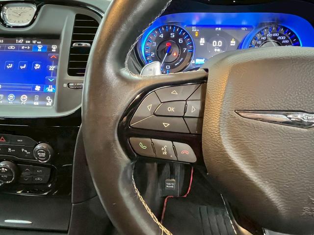 クライスラー・３００ ３００Ｓ　純正ナビ　フルセグＴＶ　Ｂｌｕｅｔｏｏｔｈ　バックカメラ　　フォグ　純正２０インチＡＷ　黒レザーシート　電動シート　シートヒーター　レーダークルーズ　クリアランスソナー　ドラレコ　スマートキー　ＥＴＣ（27枚目）