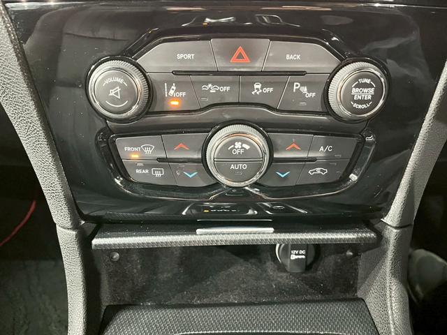 クライスラー・３００ ３００Ｓ　純正ナビ　フルセグＴＶ　Ｂｌｕｅｔｏｏｔｈ　バックカメラ　　フォグ　純正２０インチＡＷ　黒レザーシート　電動シート　シートヒーター　レーダークルーズ　クリアランスソナー　ドラレコ　スマートキー　ＥＴＣ（38枚目）