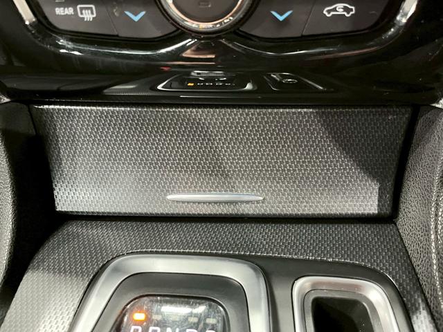 クライスラー・３００ ３００Ｓ　純正ナビ　フルセグＴＶ　Ｂｌｕｅｔｏｏｔｈ　バックカメラ　　フォグ　純正２０インチＡＷ　黒レザーシート　電動シート　シートヒーター　レーダークルーズ　クリアランスソナー　ドラレコ　スマートキー　ＥＴＣ（39枚目）