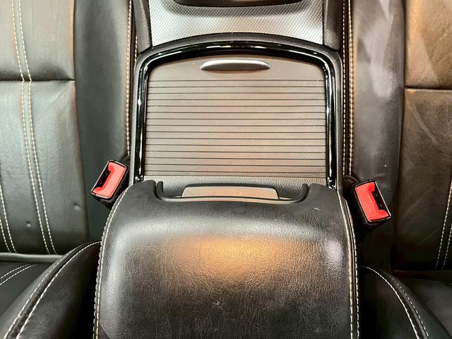 クライスラー・３００ ３００Ｓ　純正ナビ　フルセグＴＶ　Ｂｌｕｅｔｏｏｔｈ　バックカメラ　　フォグ　純正２０インチＡＷ　黒レザーシート　電動シート　シートヒーター　レーダークルーズ　クリアランスソナー　ドラレコ　スマートキー　ＥＴＣ（41枚目）