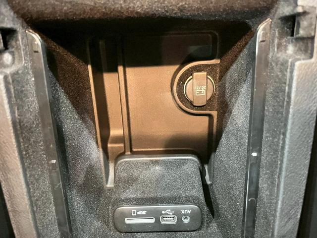 クライスラー・３００ ３００Ｓ　純正ナビ　フルセグＴＶ　Ｂｌｕｅｔｏｏｔｈ　バックカメラ　　フォグ　純正２０インチＡＷ　黒レザーシート　電動シート　シートヒーター　レーダークルーズ　クリアランスソナー　ドラレコ　スマートキー　ＥＴＣ（44枚目）