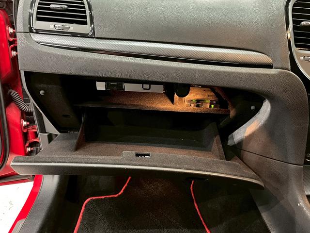 クライスラー・３００ ３００Ｓ　純正ナビ　フルセグＴＶ　Ｂｌｕｅｔｏｏｔｈ　バックカメラ　　フォグ　純正２０インチＡＷ　黒レザーシート　電動シート　シートヒーター　レーダークルーズ　クリアランスソナー　ドラレコ　スマートキー　ＥＴＣ（45枚目）