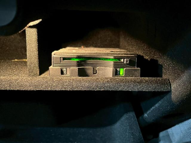 クライスラー・３００ ３００Ｓ　純正ナビ　フルセグＴＶ　Ｂｌｕｅｔｏｏｔｈ　バックカメラ　　フォグ　純正２０インチＡＷ　黒レザーシート　電動シート　シートヒーター　レーダークルーズ　クリアランスソナー　ドラレコ　スマートキー　ＥＴＣ（46枚目）