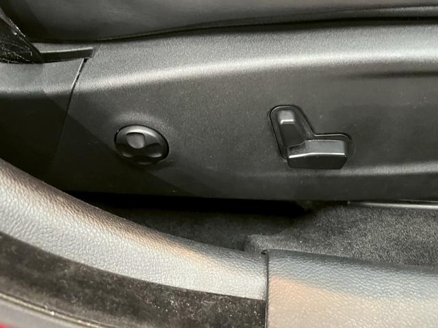 クライスラー・３００ ３００Ｓ　純正ナビ　フルセグＴＶ　Ｂｌｕｅｔｏｏｔｈ　バックカメラ　　フォグ　純正２０インチＡＷ　黒レザーシート　電動シート　シートヒーター　レーダークルーズ　クリアランスソナー　ドラレコ　スマートキー　ＥＴＣ（54枚目）