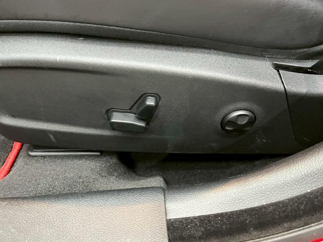 クライスラー・３００ ３００Ｓ　純正ナビ　フルセグＴＶ　Ｂｌｕｅｔｏｏｔｈ　バックカメラ　　フォグ　純正２０インチＡＷ　黒レザーシート　電動シート　シートヒーター　レーダークルーズ　クリアランスソナー　ドラレコ　スマートキー　ＥＴＣ（55枚目）