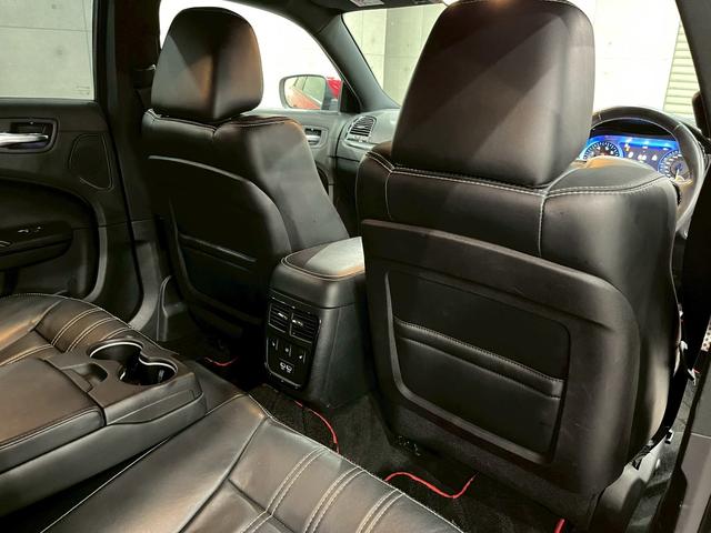 クライスラー・３００ ３００Ｓ　純正ナビ　フルセグＴＶ　Ｂｌｕｅｔｏｏｔｈ　バックカメラ　　フォグ　純正２０インチＡＷ　黒レザーシート　電動シート　シートヒーター　レーダークルーズ　クリアランスソナー　ドラレコ　スマートキー　ＥＴＣ（59枚目）