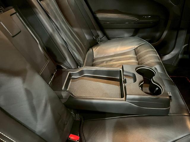 クライスラー・３００ ３００Ｓ　純正ナビ　フルセグＴＶ　Ｂｌｕｅｔｏｏｔｈ　バックカメラ　　フォグ　純正２０インチＡＷ　黒レザーシート　電動シート　シートヒーター　レーダークルーズ　クリアランスソナー　ドラレコ　スマートキー　ＥＴＣ（62枚目）